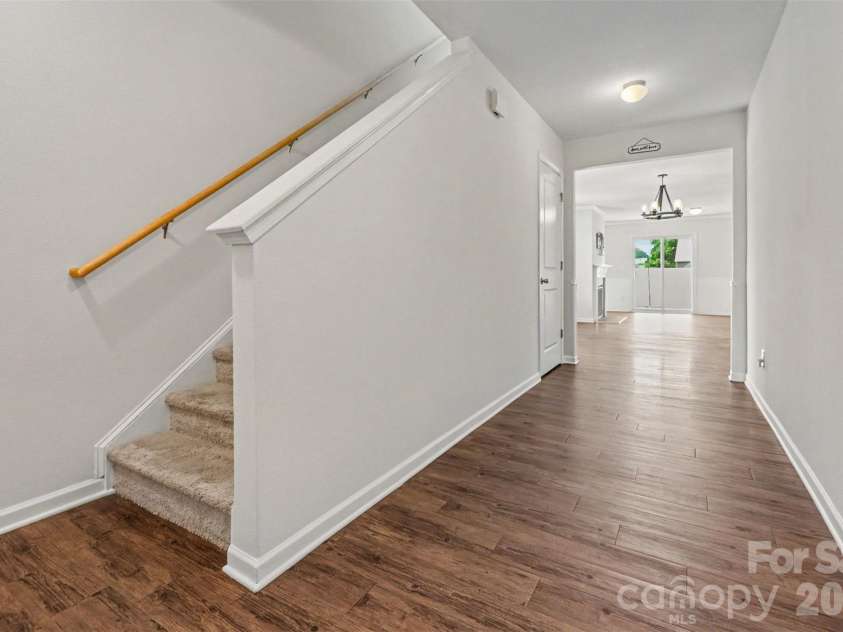 2801 Thomas Twig Drive, Dallas, NC 28034.  MLS# CAR4383301, YatesRealty ID 32270. Front Entry Hall