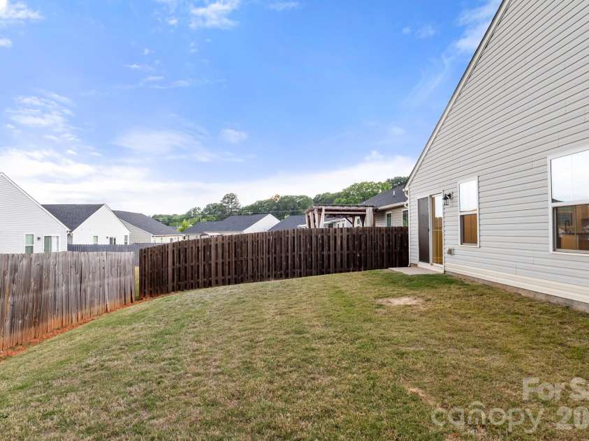 4238 Mackinnon Drive, Charlotte, NC 28214.  MLS# CAR4383715, YatesRealty ID 32272. 