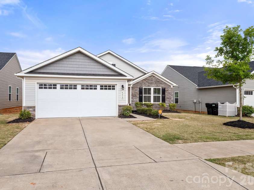 4238 Mackinnon Drive, Charlotte, NC 28214.  MLS# CAR4383715, YatesRealty ID 32272. 