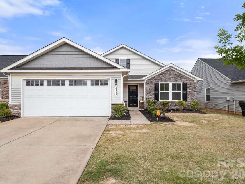 4238 Mackinnon Drive, Charlotte, NC 28214.  MLS# CAR4383715, YatesRealty ID 32272. 