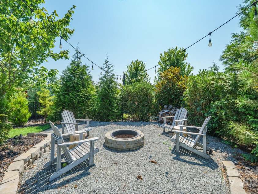 19012 Beecher Commons Drive, Huntersville, NC 28078.  MLS# CAR4276383, YatesRealty ID 32273. Fire Pit area!