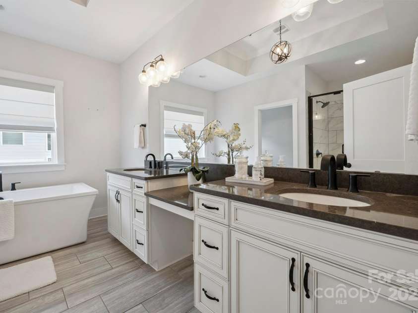 19012 Beecher Commons Drive, Huntersville, NC 28078.  MLS# CAR4276383, YatesRealty ID 32273. Primary Bath features dual vanity, soaking tub, tiled shower & tile floors!