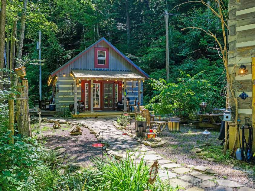 311 Old Sawmill Road, Burnsville, NC 28714.  MLS# CAR4395258, YatesRealty ID 32273. 