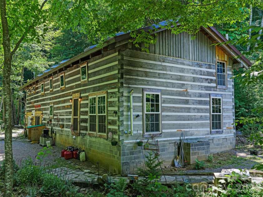 311 Old Sawmill Road, Burnsville, NC 28714.  MLS# CAR4395258, YatesRealty ID 32273. 