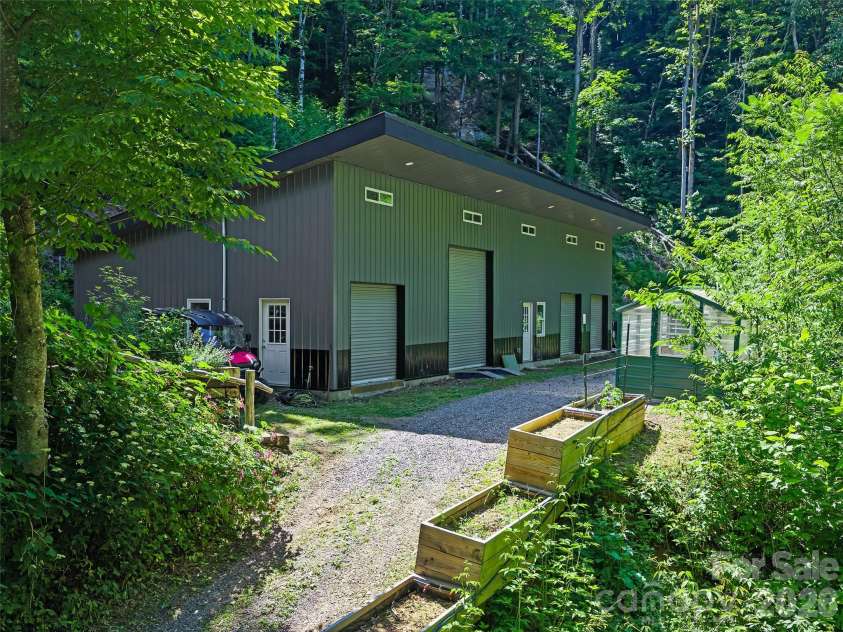 311 Old Sawmill Road, Burnsville, NC 28714.  MLS# CAR4395258, YatesRealty ID 32273. 