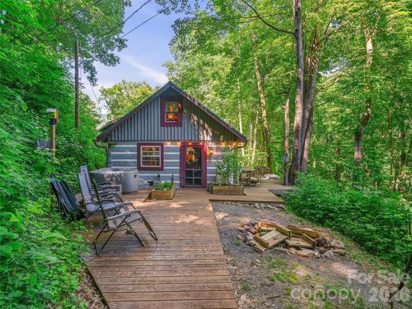 311 Old Sawmill Road, Burnsville, NC 28714.  MLS# CAR4395258, YatesRealty ID 32273. 