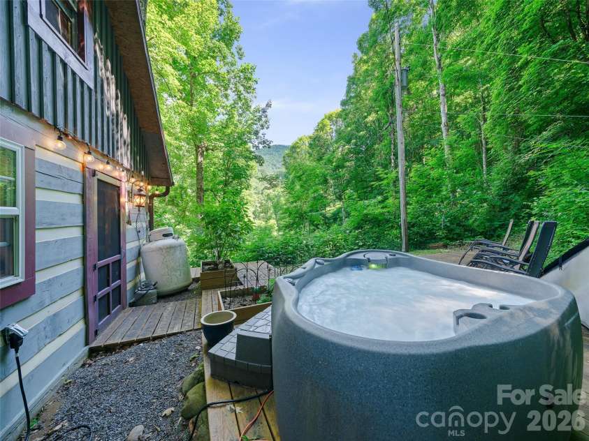 311 Old Sawmill Road, Burnsville, NC 28714.  MLS# CAR4395258, YatesRealty ID 32273. 