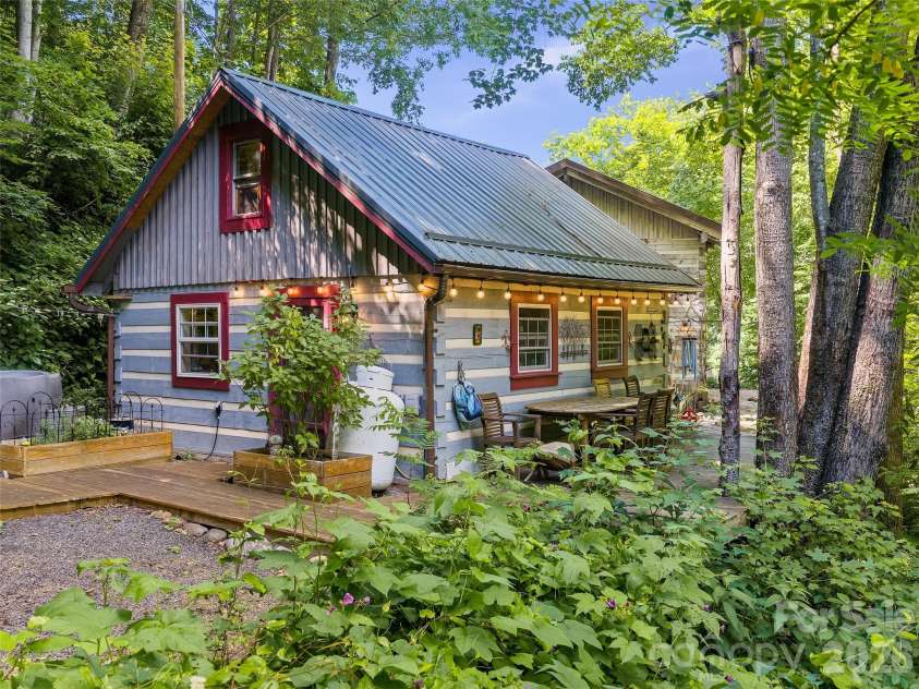 311 Old Sawmill Road, Burnsville, NC 28714.  MLS# CAR4395258, YatesRealty ID 32273. 