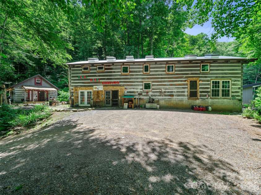 311 Old Sawmill Road, Burnsville, NC 28714.  MLS# CAR4395258, YatesRealty ID 32273. 