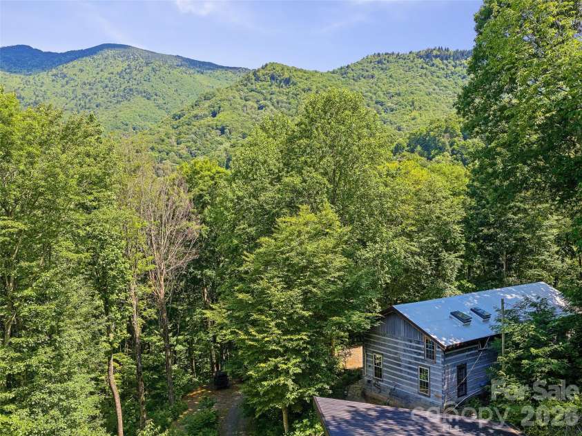 311 Old Sawmill Road, Burnsville, NC 28714.  MLS# CAR4395258, YatesRealty ID 32273. 