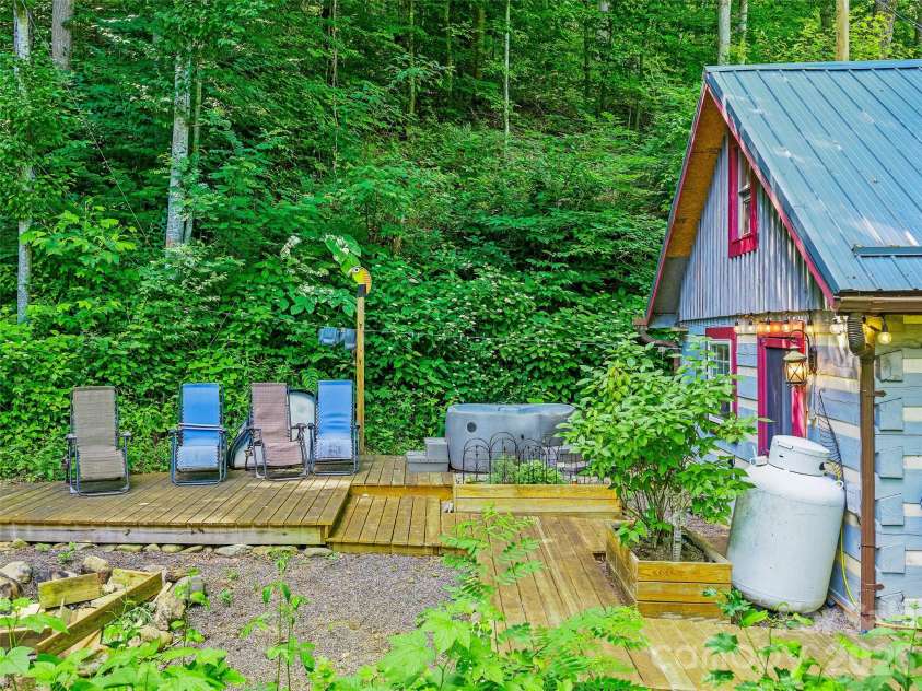 311 Old Sawmill Road, Burnsville, NC 28714.  MLS# CAR4395258, YatesRealty ID 32273. 