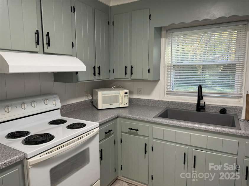 2122 Hope Drive, Rock Hill, SC 29730.  MLS# CAR4278375, YatesRealty ID 32274. 