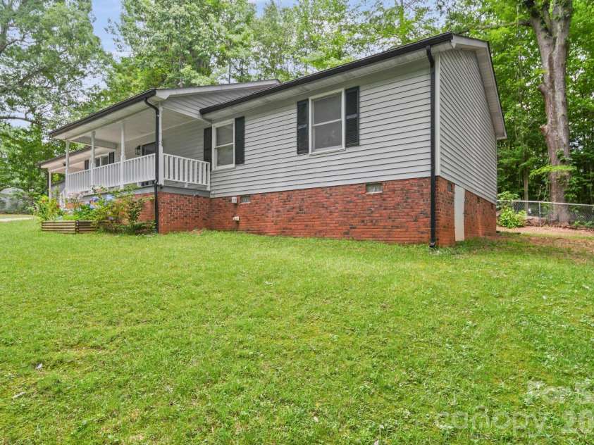 5719 Lewis Road, Gastonia, NC 28052.  MLS# CAR4391526, YatesRealty ID 32274. 