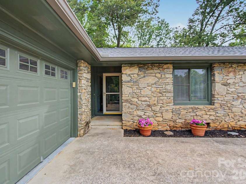 21 Glen Meadows Road, Arden, NC 28704.  MLS# CAR4390296, YatesRealty ID 32275. 