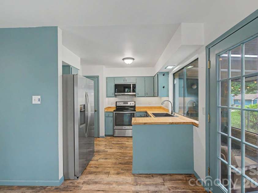 21 Glen Meadows Road, Arden, NC 28704.  MLS# CAR4390296, YatesRealty ID 32275. 
