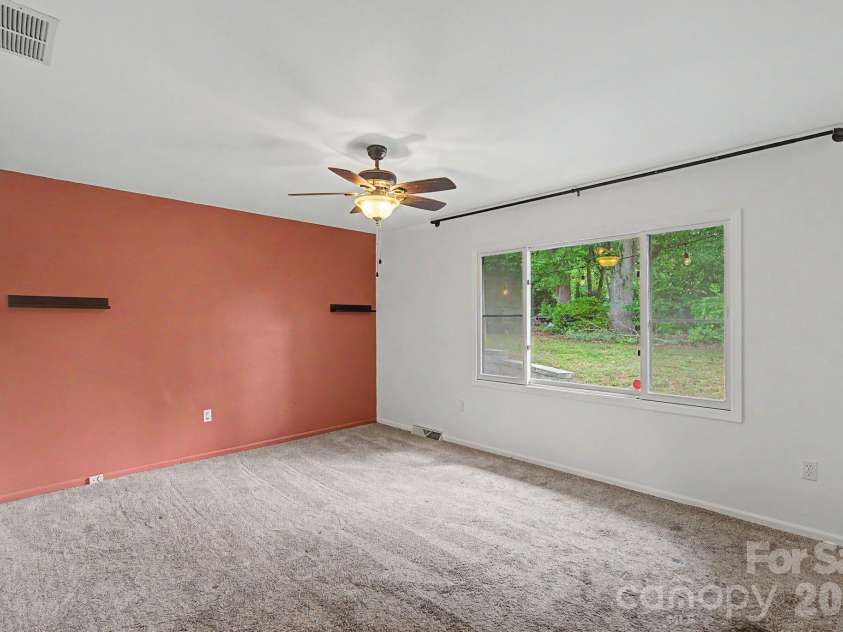 21 Glen Meadows Road, Arden, NC 28704.  MLS# CAR4390296, YatesRealty ID 32275. 