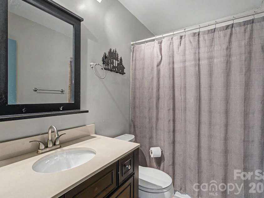 21 Glen Meadows Road, Arden, NC 28704.  MLS# CAR4390296, YatesRealty ID 32275. 