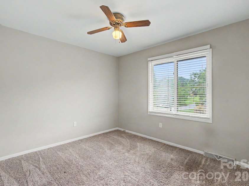 21 Glen Meadows Road, Arden, NC 28704.  MLS# CAR4390296, YatesRealty ID 32275. 