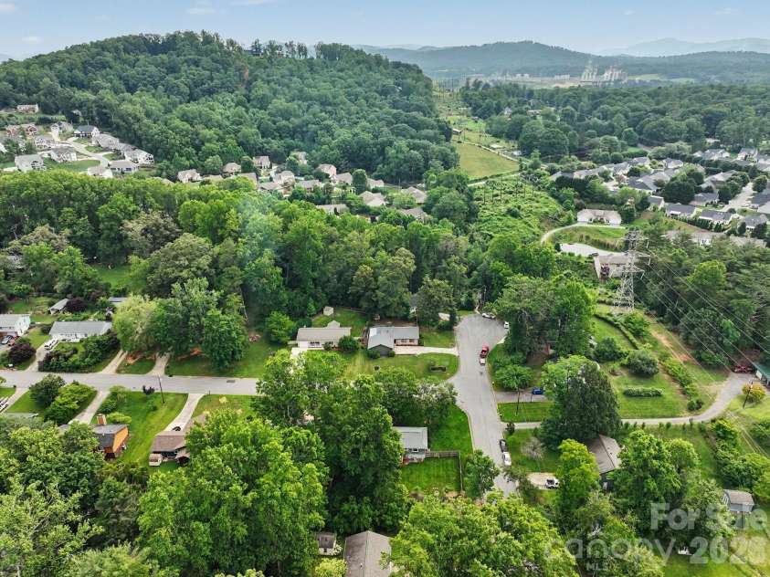 21 Glen Meadows Road, Arden, NC 28704.  MLS# CAR4390296, YatesRealty ID 32275. 