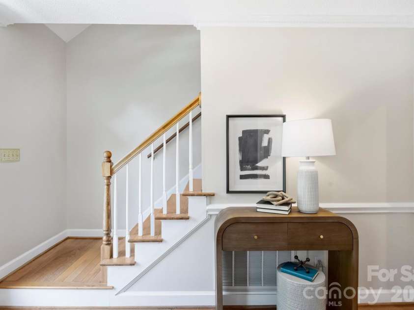 4013 Bridgewood Lane, Charlotte, NC 28226.  MLS# CAR4372184, YatesRealty ID 32276. Entryway