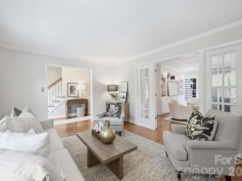 4013 Bridgewood Lane, Charlotte, NC 28226.  MLS# CAR4372184, YatesRealty ID 32276. Looking towards the Entryway