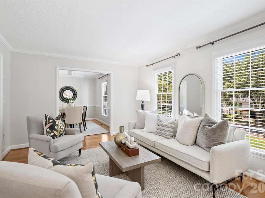 4013 Bridgewood Lane, Charlotte, NC 28226.  MLS# CAR4372184, YatesRealty ID 32276. Lots of light