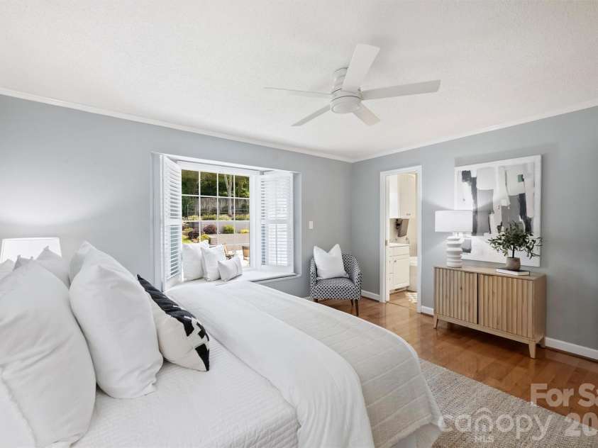 4013 Bridgewood Lane, Charlotte, NC 28226.  MLS# CAR4372184, YatesRealty ID 32276. Nice bump out for a window seat