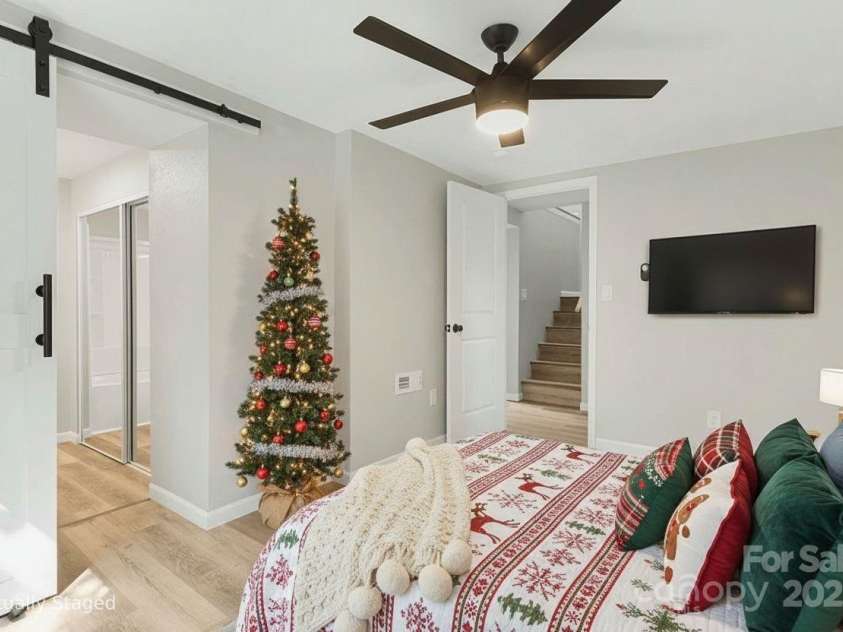 95 Grassy View Road, Candler, NC 28715.  MLS# CAR4283278, YatesRealty ID 32276. Ready for holiday guests!