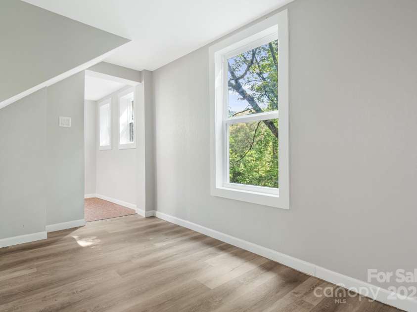 95 Grassy View Road, Candler, NC 28715.  MLS# CAR4283278, YatesRealty ID 32276. Space for a desk or playroom!