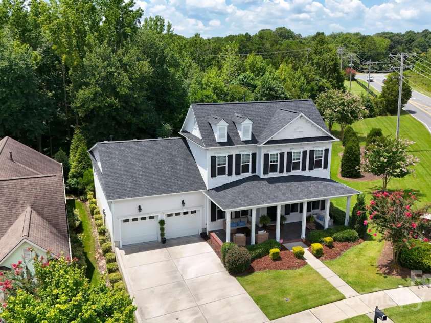 2702 Arsdale Road, Waxhaw, NC 28173.  MLS# CAR4287994, YatesRealty ID 32277. Manicured corner lot in a tree-lined subdivision, with professionally landscaped yard, neatly trimmed hedges, flowering crepe myrtles, and sculpted mulch beds.