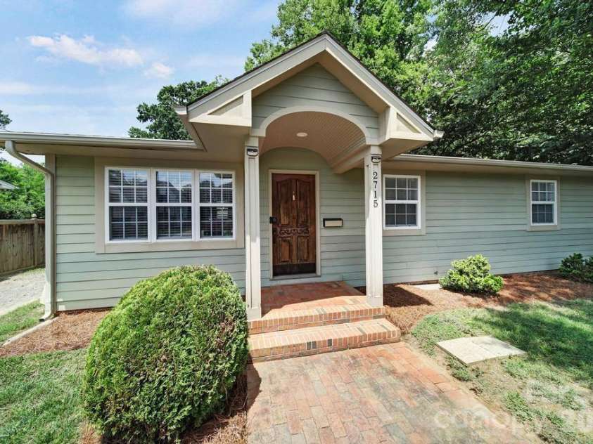 2715 Springway Drive, Charlotte, NC 28205.  MLS# CAR4392344, YatesRealty ID 32277. 