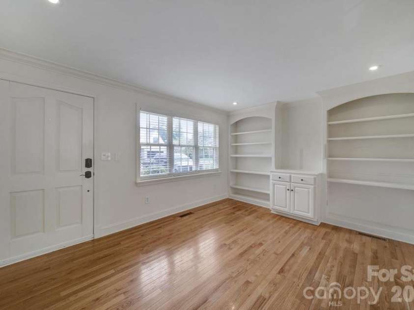 2715 Springway Drive, Charlotte, NC 28205.  MLS# CAR4392344, YatesRealty ID 32277. 