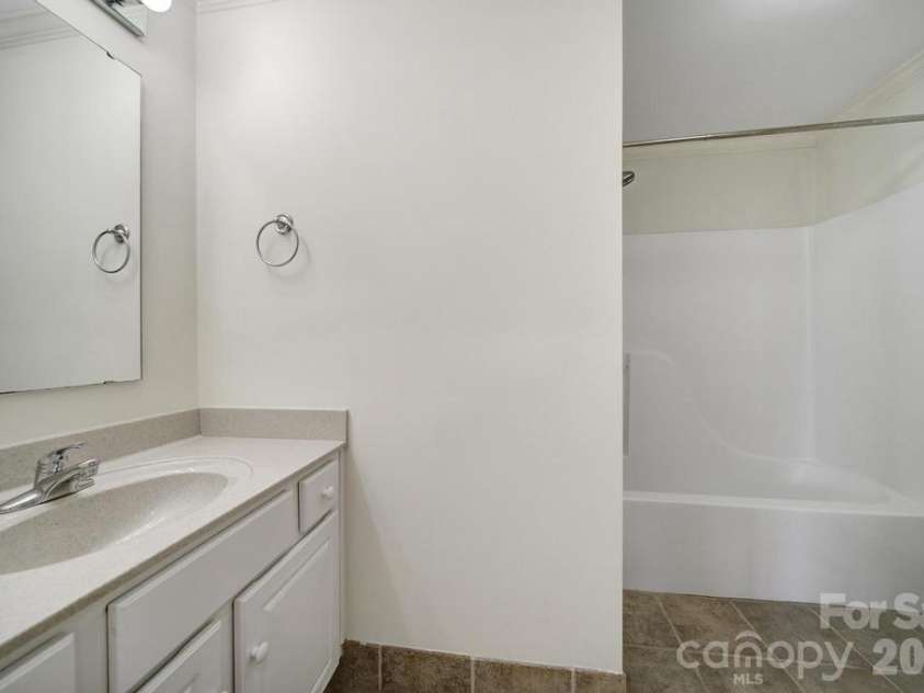 2715 Springway Drive, Charlotte, NC 28205.  MLS# CAR4392344, YatesRealty ID 32277. 