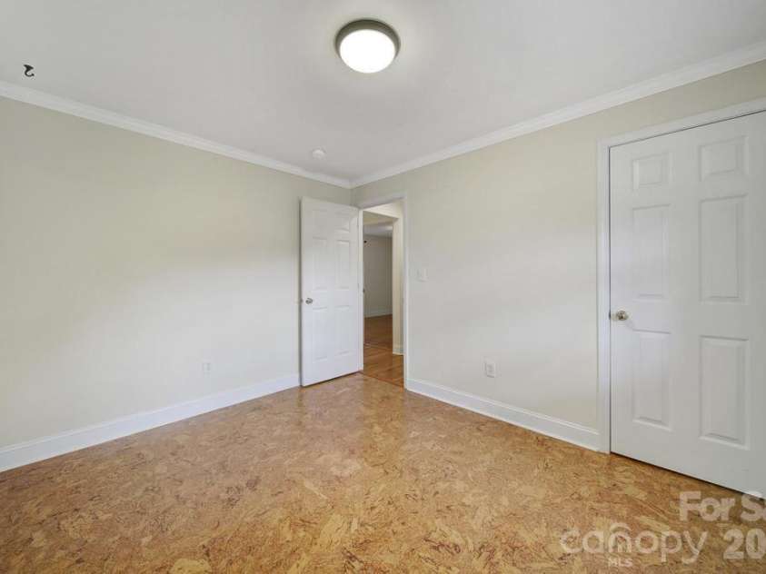 2715 Springway Drive, Charlotte, NC 28205.  MLS# CAR4392344, YatesRealty ID 32277. 