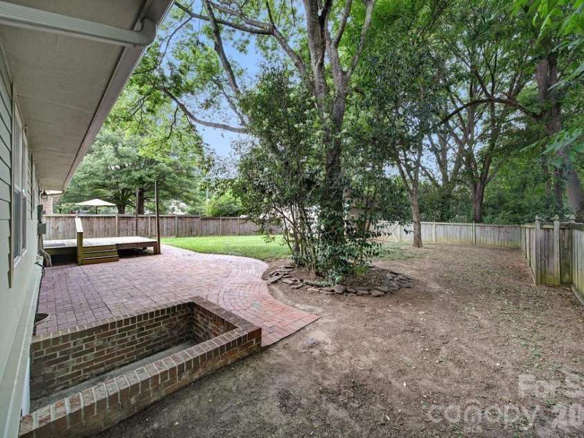 2715 Springway Drive, Charlotte, NC 28205.  MLS# CAR4392344, YatesRealty ID 32277. 