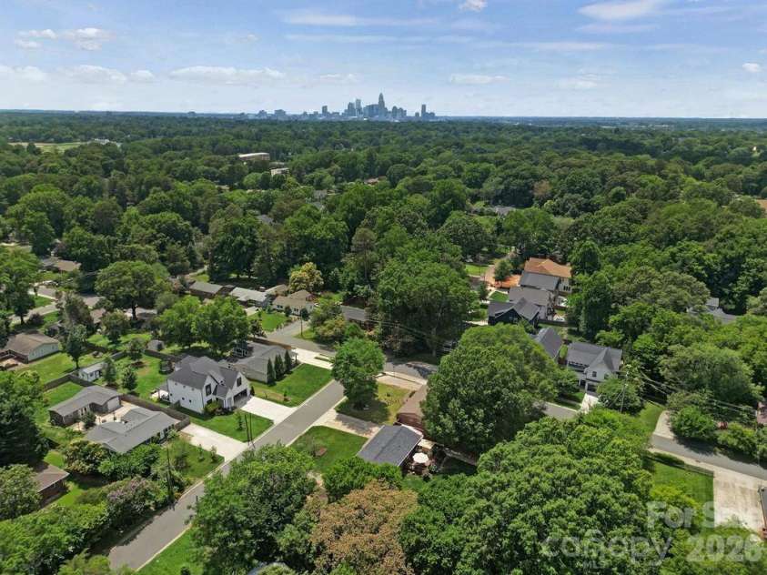 2715 Springway Drive, Charlotte, NC 28205.  MLS# CAR4392344, YatesRealty ID 32277. 