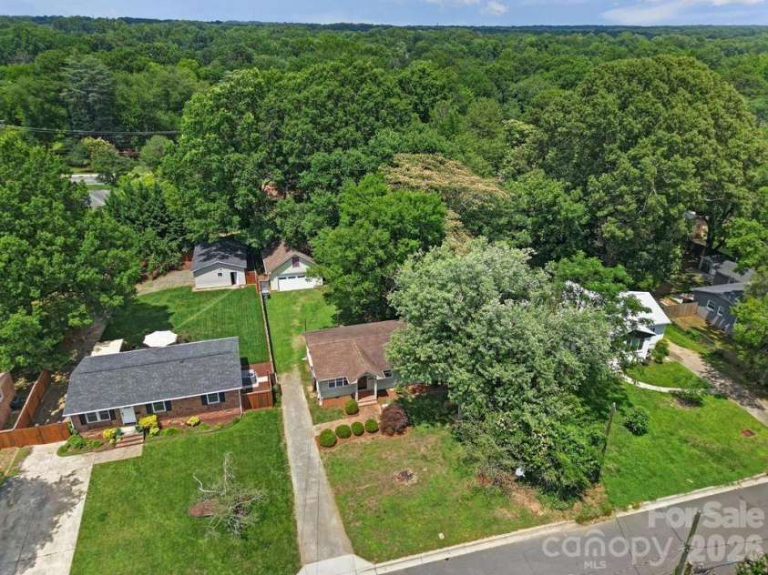 2715 Springway Drive, Charlotte, NC 28205.  MLS# CAR4392344, YatesRealty ID 32277. 