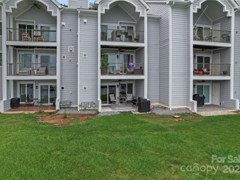 18709 Nautical Drive, Cornelius, NC 28031.  MLS# CAR4290511, YatesRealty ID 32279. 