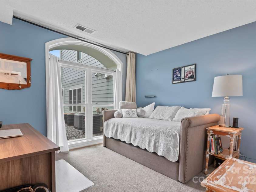 18709 Nautical Drive, Cornelius, NC 28031.  MLS# CAR4290511, YatesRealty ID 32279. 