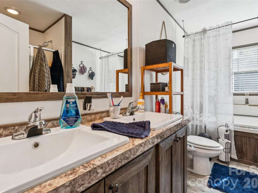 525 Haviture Way, Gastonia, NC 28056.  MLS# CAR4388417, YatesRealty ID 32281. Bath