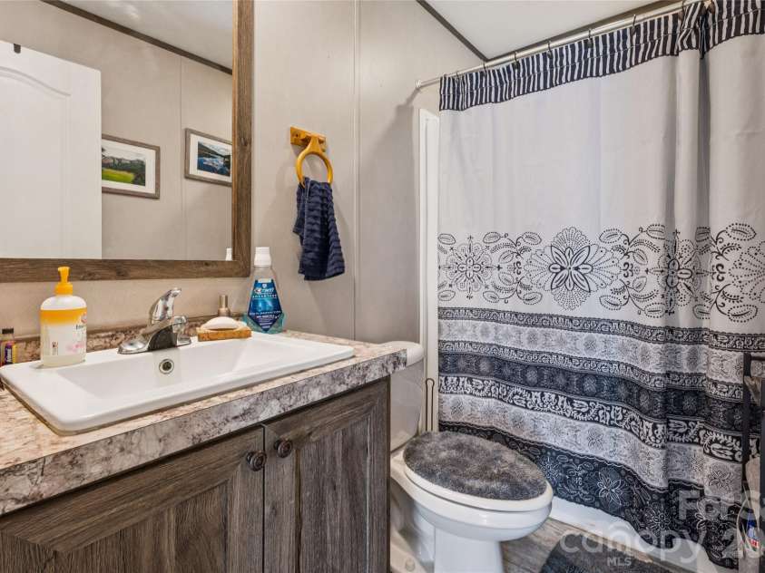 525 Haviture Way, Gastonia, NC 28056.  MLS# CAR4388417, YatesRealty ID 32281. Bath