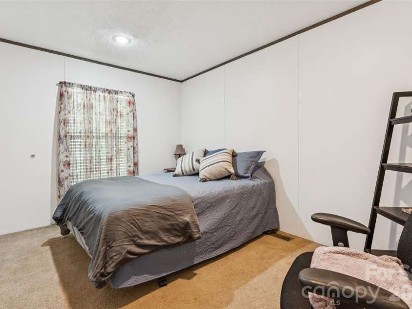525 Haviture Way, Gastonia, NC 28056.  MLS# CAR4388417, YatesRealty ID 32281. Bedroom