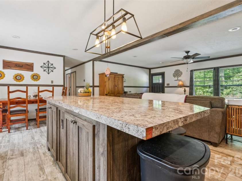 525 Haviture Way, Gastonia, NC 28056.  MLS# CAR4388417, YatesRealty ID 32281. Kitchen