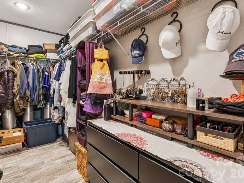 525 Haviture Way, Gastonia, NC 28056.  MLS# CAR4388417, YatesRealty ID 32281. Primary closet