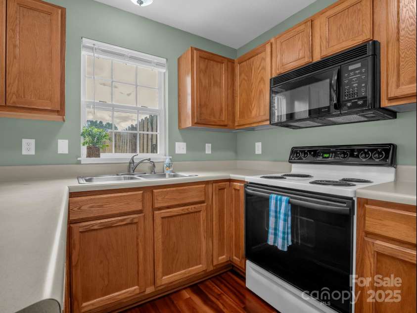 69 Wiltshire Circle, Fletcher, NC 28732.  MLS# CAR4290881, YatesRealty ID 32281. This kitchen is conveniently set up for ease of use.