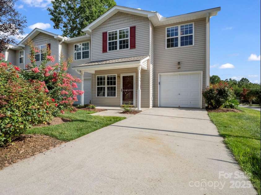 69 Wiltshire Circle, Fletcher, NC 28732.  MLS# CAR4290881, YatesRealty ID 32281. Welcome Home to 69 Wiltshire Circle in Stafford Crossing