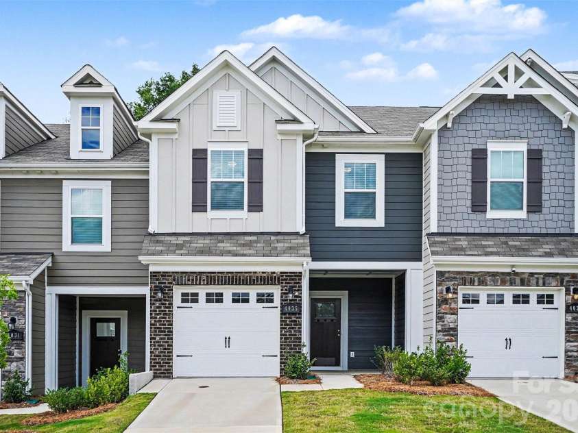 4035 Lawnview Drive, Charlotte, NC 28269.  MLS# CAR4386706, YatesRealty ID 32282. 