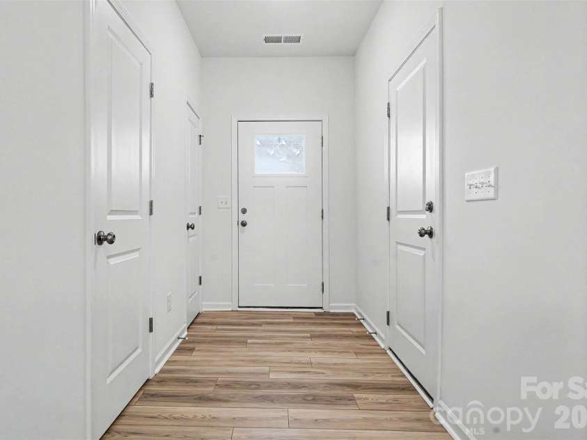 4035 Lawnview Drive, Charlotte, NC 28269.  MLS# CAR4386706, YatesRealty ID 32282. 