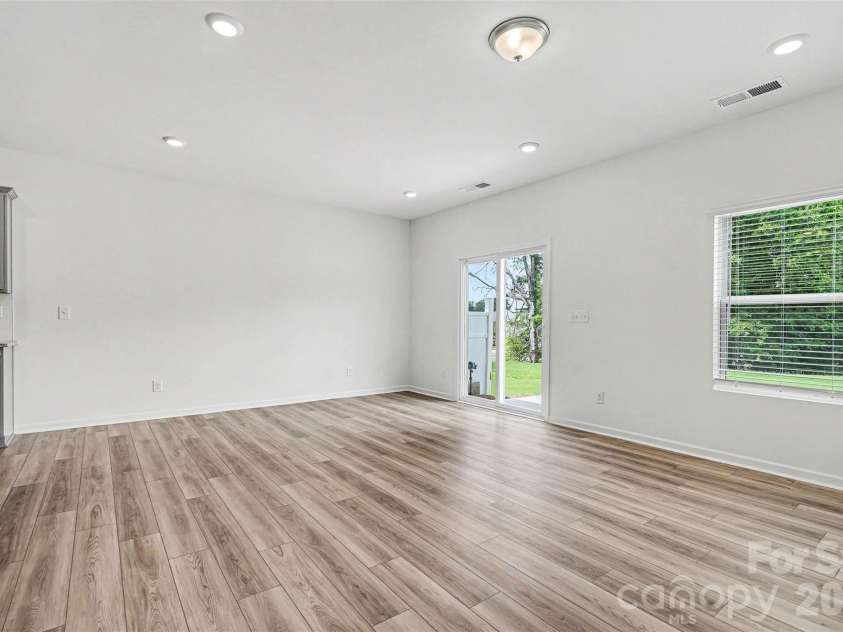 4035 Lawnview Drive, Charlotte, NC 28269.  MLS# CAR4386706, YatesRealty ID 32282. 