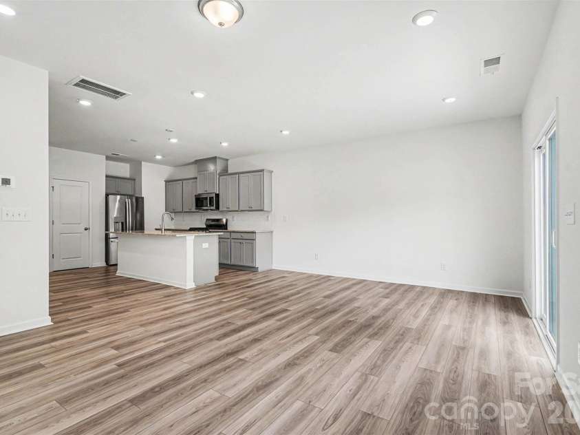 4035 Lawnview Drive, Charlotte, NC 28269.  MLS# CAR4386706, YatesRealty ID 32282. 